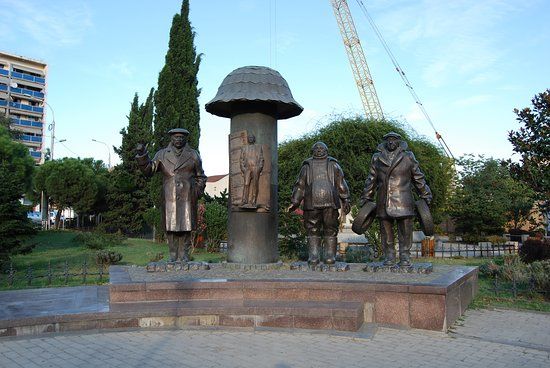 Monument to Characters of Movie Mimino